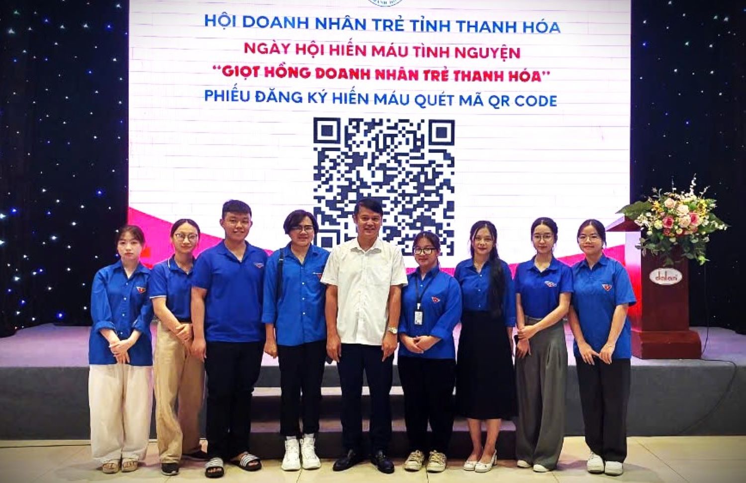 Đoàn viên sinh viên trường Đại học Hồng Đức tích cực tham gia hiến máu tại Ngày hội hiến máu “Giọt hồng Doanh nhân trẻ Thanh Hoá”